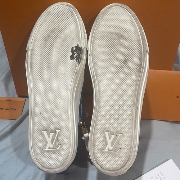 Authentic Louis Vuitton Sneakers (4 Times worn - Picture 6 of 8